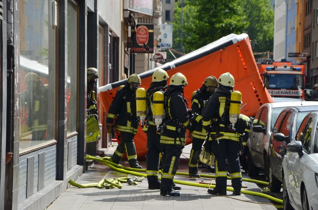 Feuer 2 Y Koeln Altstadt Kyffhaeuserstr P038.JPG - Miklos Laubert